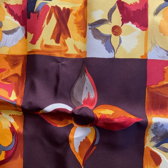 Authentic Louis Vuitton silk scarf - Picture 6 of 14